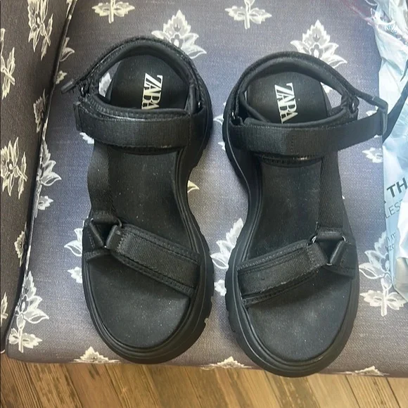 Zara Women Black Sandals Size 39/ 8.5 - Picture 1 of 4